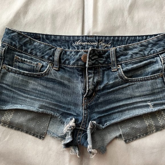 American Eagle Denim Blue Shorts Distressed with Decorative Pockets Size 2 - Picture 1 of 6